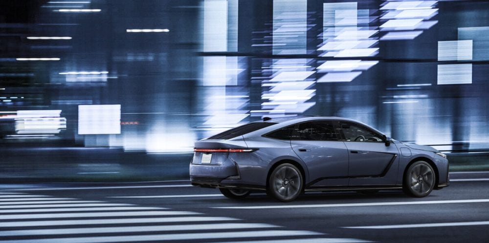 車速に応じて後輪を前輪と逆相/同相に最大4度転舵させる「Dynamic Rear Steering(DRS)」も搭載