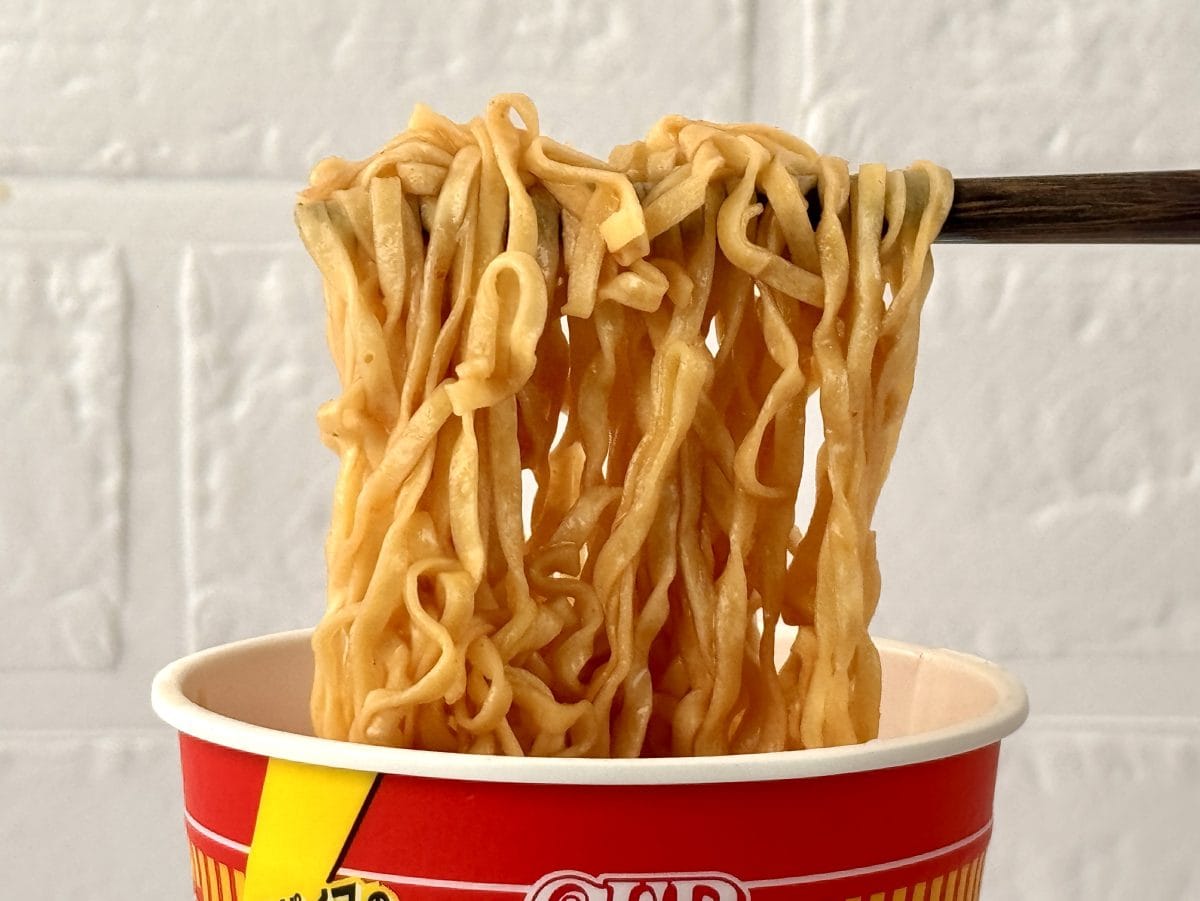 日清食品
カップヌードル スパイスSHOCKカレー／麺はあのカップヌードルでおなじみの麺ですが、主要のカップヌードルのいいとこ取りのような合わせ技