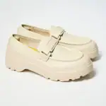 第3位 【完売から待望の再入荷で話題】コンバースの“スニーファー”ほか、スタイリスト厳選!夏の通勤・休日靴の新定番「走れるローファー」6選