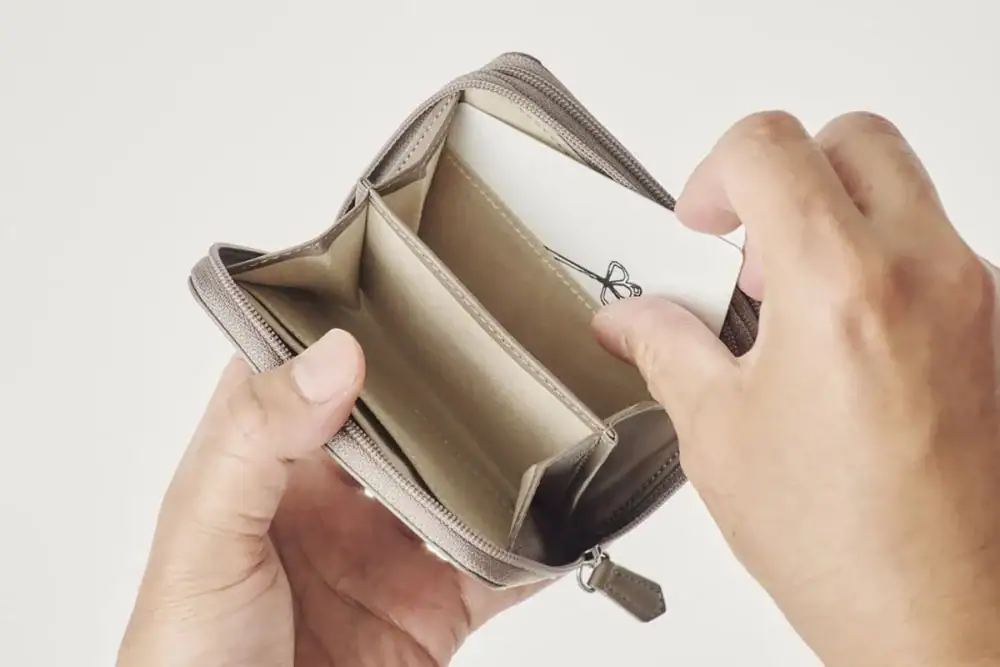 第2位 【コンパクトなのに現金もカギも集約】アタオのオールインワン財布「ロミー」が手ぶら派の最適解だった/No.1モノ雑誌編集長のお墨付き『コレ買いです』Vol.163