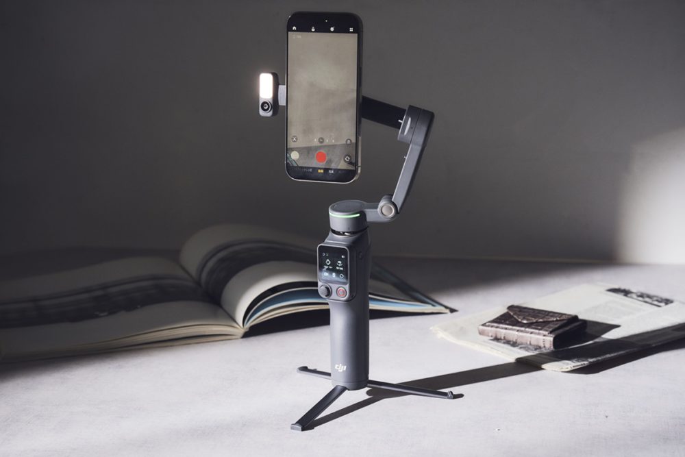 今年2026年5月に販売を開始したスマホ用ジンバル、DJIの「Osmo Mobile 8P」