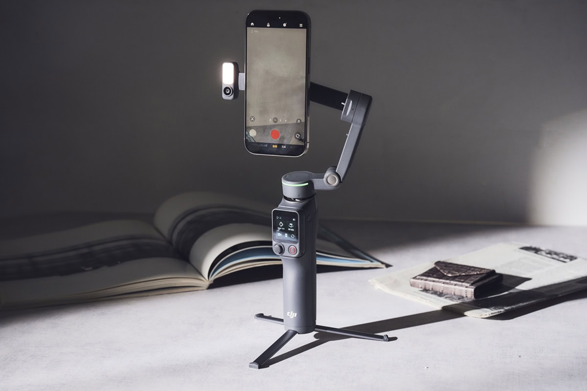 今年2026年5月に販売を開始したスマホ用ジンバル、DJIの「Osmo Mobile 8P」
