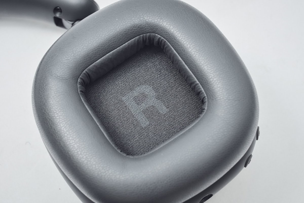 左右を判別しやすいよう「L」「R」を大きく表示