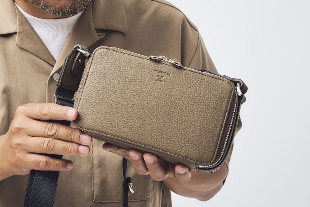 エルゴポック トリヨンラグーン シュリンクレザーウォレットバッグ ￥81,400（税込）