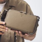 エルゴポック トリヨンラグーン シュリンクレザーウォレットバッグ ¥81,400(税込)