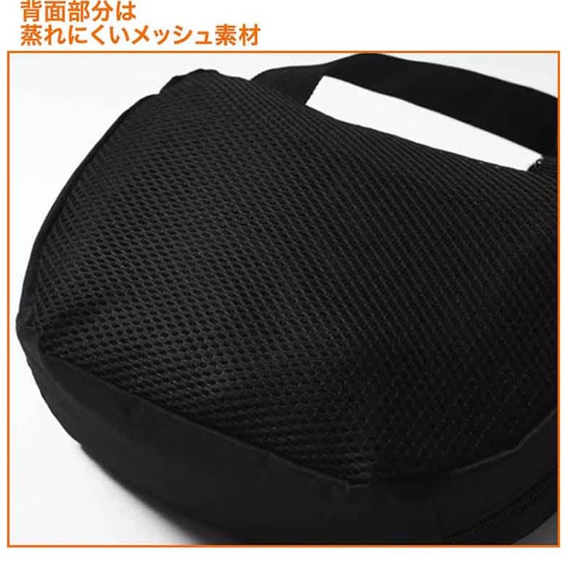 MonoMax9月号通常号 特別付録は「シャカ　じゃばら式4層ショルダーバッグ」！ 背面部分は蒸れにくいメッシュ素材を採用