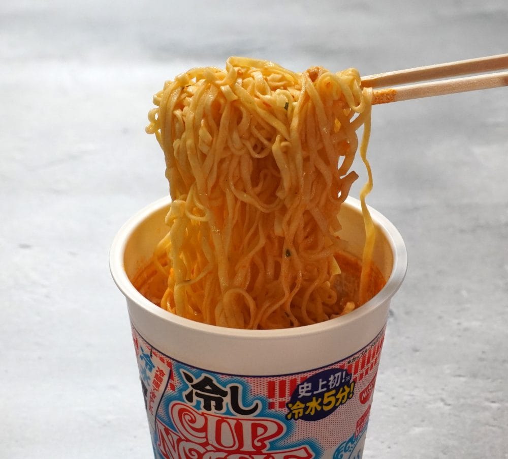 キムチの酸味と麺の歯ごたえが面白く、酒のつまみにもなりそう