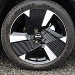 最上級グレードであるGのホイールは19インチ