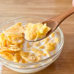 筆者は、コーンフレークをズブズブにやわらかくなってから食べるのが好みです
