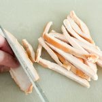 業スーの「スモークチキンスライス」を細切りにすることでメニューの幅がまた一段と広がります
