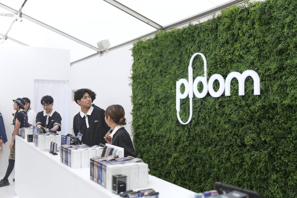 大阪の音楽フェス会場のPloomブースとスタッフ.
