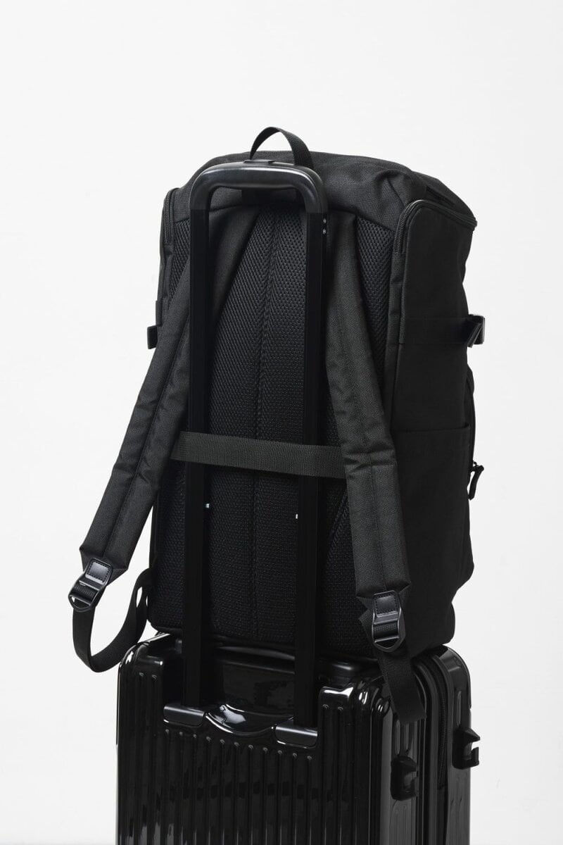 背面にベルトを搭載