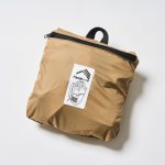 メイン収納内のポケットに畳んでコンパクト化できる