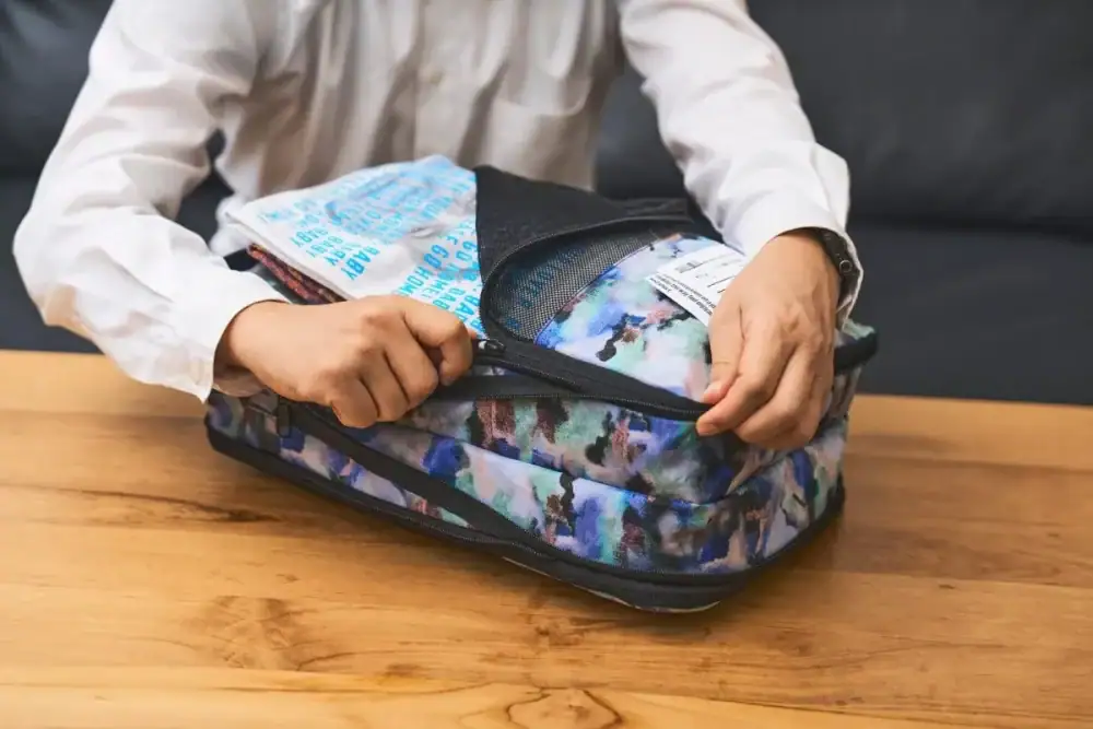 第3位 【旅のストレス激減ギア】Tシャツ15枚を圧縮できるポーチ、最大5台同時充電アダプタなど、 旅行の質が爆上がりする「最新トラベルグッズ」4選をプロが解説