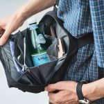 じゃばら式にガバっと開くので、バッグを肩に掛けた状態でも荷物の出し入れがスムーズに行える