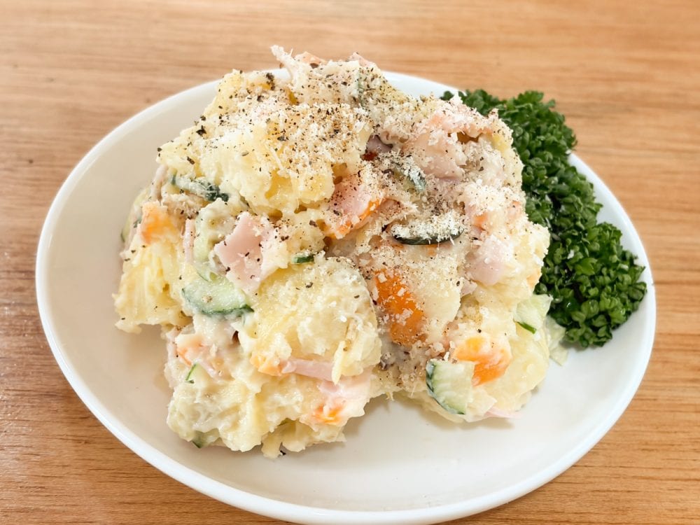 ポテトサラダもやはり、メイン料理の付け合わせ。そのマヨネーズもやはりメイン、ポテトに次いで準々主役