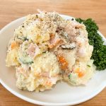 ポテトサラダもやはり、メイン料理の付け合わせ。そのマヨネーズもやはりメイン、ポテトに次いで準々主役