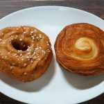 「も～っちり食感きなこドーナツ」はきなこの香りがいい。「も～っちり食感クロワッサンロール（ダブルカスタード）」はしっとり生地