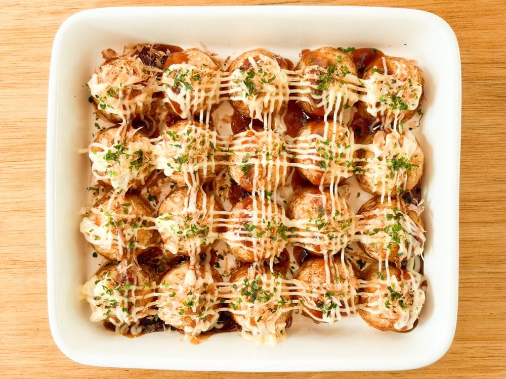 和洋中、いろんな料理にぴったり寄り添う魔法の調味料で、もちろんたこ焼きにもバッチリ合いま