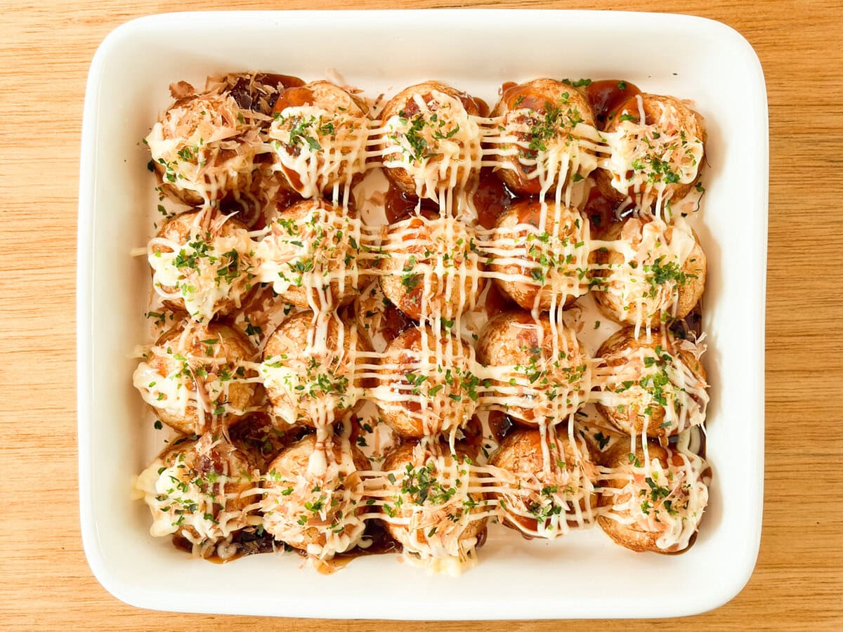 和洋中、いろんな料理にぴったり寄り添う魔法の調味料で、もちろんたこ焼きにもバッチリ合いま