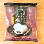 もち、ホイップ、こしあんの3層仕立てとなっている「ホイップクリーム大福」は750g入りで、税込購入価格は382円