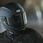 幅広いバイクのジャンルとの合わせやすいシンプル＆スポーティなデザイン