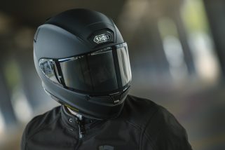 【換気量1.9倍の衝撃】プロが解説するSHOEIの最新ヘルメット「Z-9」の凄さとは？浮き上がり13%減で高速ライドも超快適な傑作フルフェイス