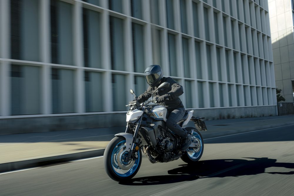 街乗りからツーリング、スポーツライドといったさまざまなシーンにマッチし、ライダーに快適性と安心感を与えてくれるモデル。