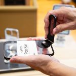 防災笛も備わった「3WAYスマホスタンドPop Bar」は、日常でも非日常でも超お役立ちガジェット