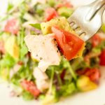 燻製の香りがアクセントになるので、業スーの「スモークチキンスライス」はサラダにぴったりな食材です