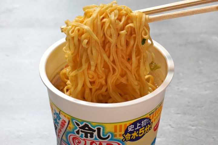 【カップ麺に冷水!?】お湯不要!水で5分戻す「冷しカップヌードル」をマニアが実食したら予想外の激ウマ新体験だった