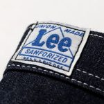 ウエスト部分に配されたハウスマークラベルは、Leeロゴの