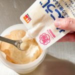 ヨーグルト100gに対して、小さじ1くらいの塩こうじを加え、よく混ぜて水切りするとクリームチーズのような味に仕上がるのです