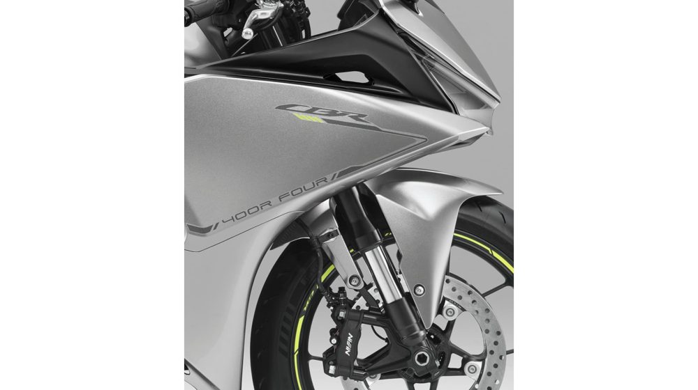 フロントサスペンションは、KYB(カヤバ株式会社)製の高剛性Φ41㎜の倒立カートリッジタイプを採用