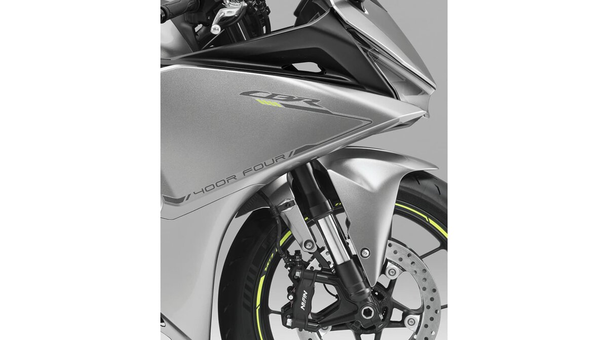 フロントサスペンションは、KYB（カヤバ株式会社）製の高剛性Φ41㎜の倒立カートリッジタイプを採用