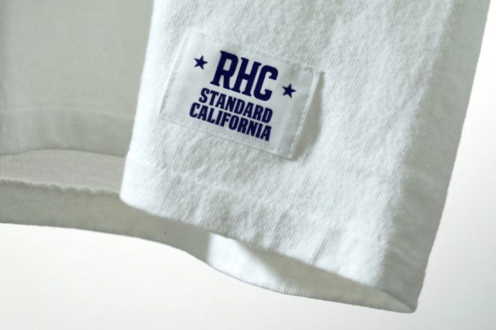 【普通のTシャツに飽きてない?】経年変化も楽しめる!スタンダードカリフォルニア×RHCロンハーマンの別注フットボールTが“大人の夏”を救う