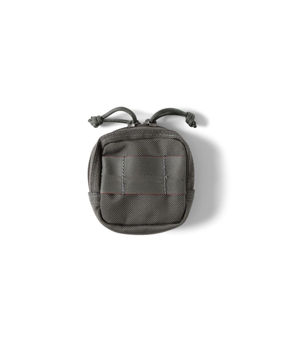 BRIEFING × BEAMS PLUS「Pod Pouch」¥16,500/3色展開