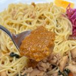 ガパオの美味しさを堪能した後は、いよいよ別添えのキーマカレーを投入！
