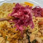 トッピングのマリネは食感のアクセントにも◎