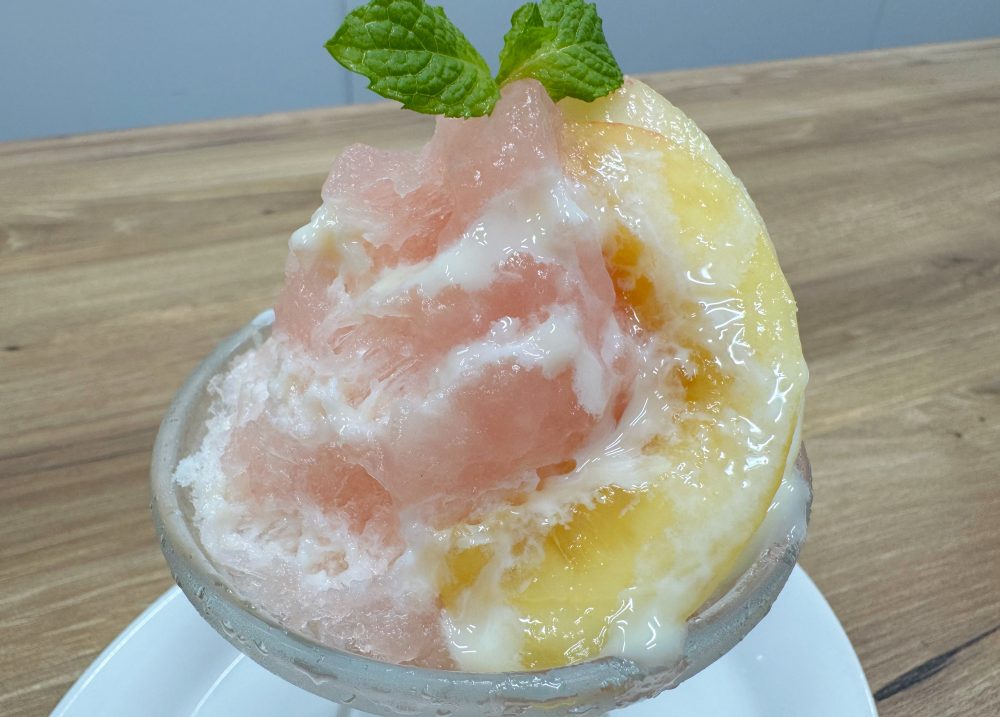 ふわふわ食感のかき氷とパルフェが融合した、デニーズ初のかき氷パルフェ