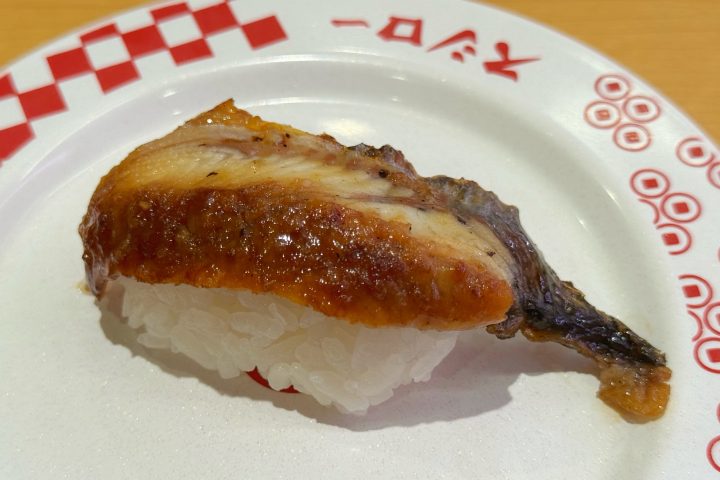 【110円は正直バグ】スシローが夏休みも太っ腹!破格大切りサーモン&うなぎを実食。暑さ吹き飛ばす旨辛メニュー、名店監修の担担麺もヤバすぎた