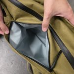 着用済み衣類などの汚れ移りを防いでくれる耐水ポケット