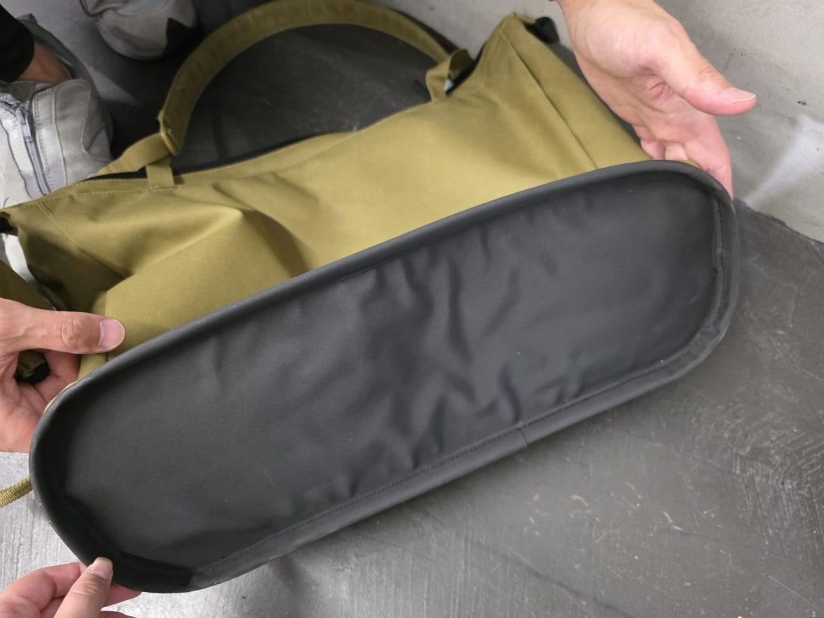 ハイパロン製のボトム