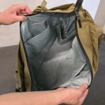 ドリンク用ポケットが内部に。直接日光に晒されることがないため、ひんやりとした状態のまま持ち運ぶことができる