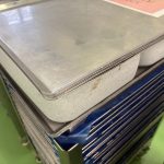 15㎏の重り×2つを用いて上からギュッと押さえる