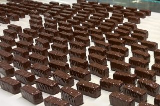 「年間約3,700万本作る!?」完成までは3日間…メリーチョコレート“究極ミルフィーユ”の製造の裏側を徹底解説！夏におすすめの食べ方も大公開