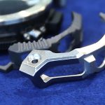 ショックアブソーバーも、部位によっては面でなく点で支えるなど計算され尽くした形状に