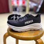 HOKA CLIFTON 11