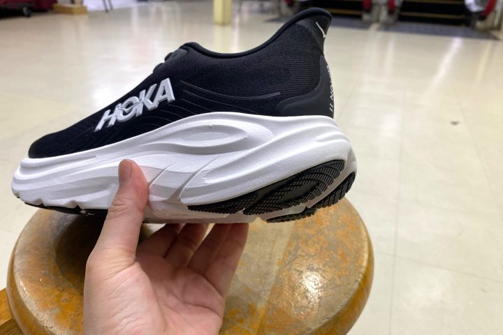【極上クッションが進化】ランにも街にも効く!3ワイズ展開がアツいHOKA「CLIFTON11」をエディターが試し履き