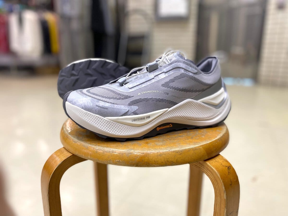 adidas HOLO PEAK